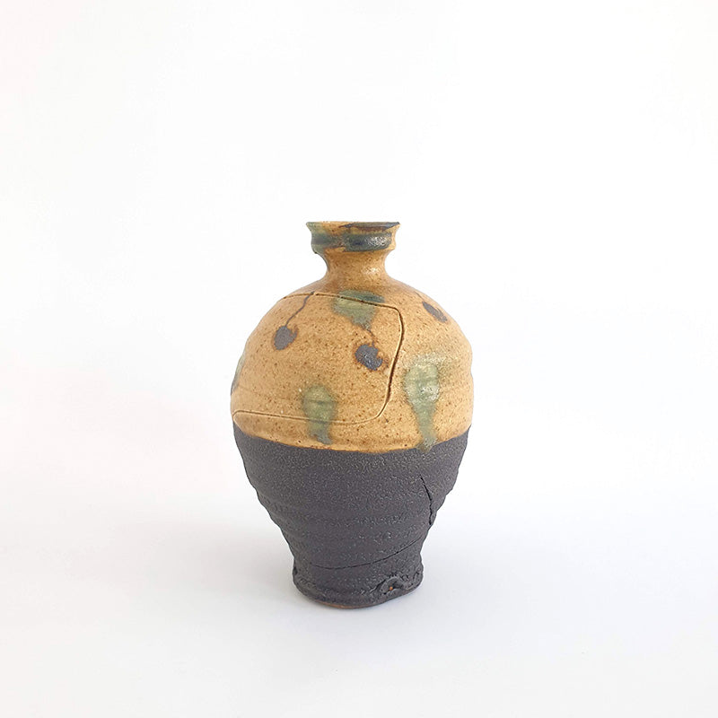 A Kizeto & black vase, 2020