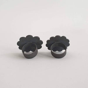 Putiputi Pango (black flower) Ring