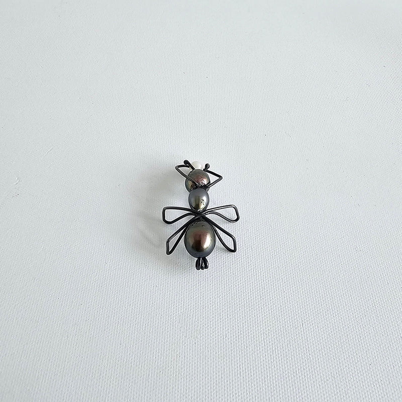 Ant brooch