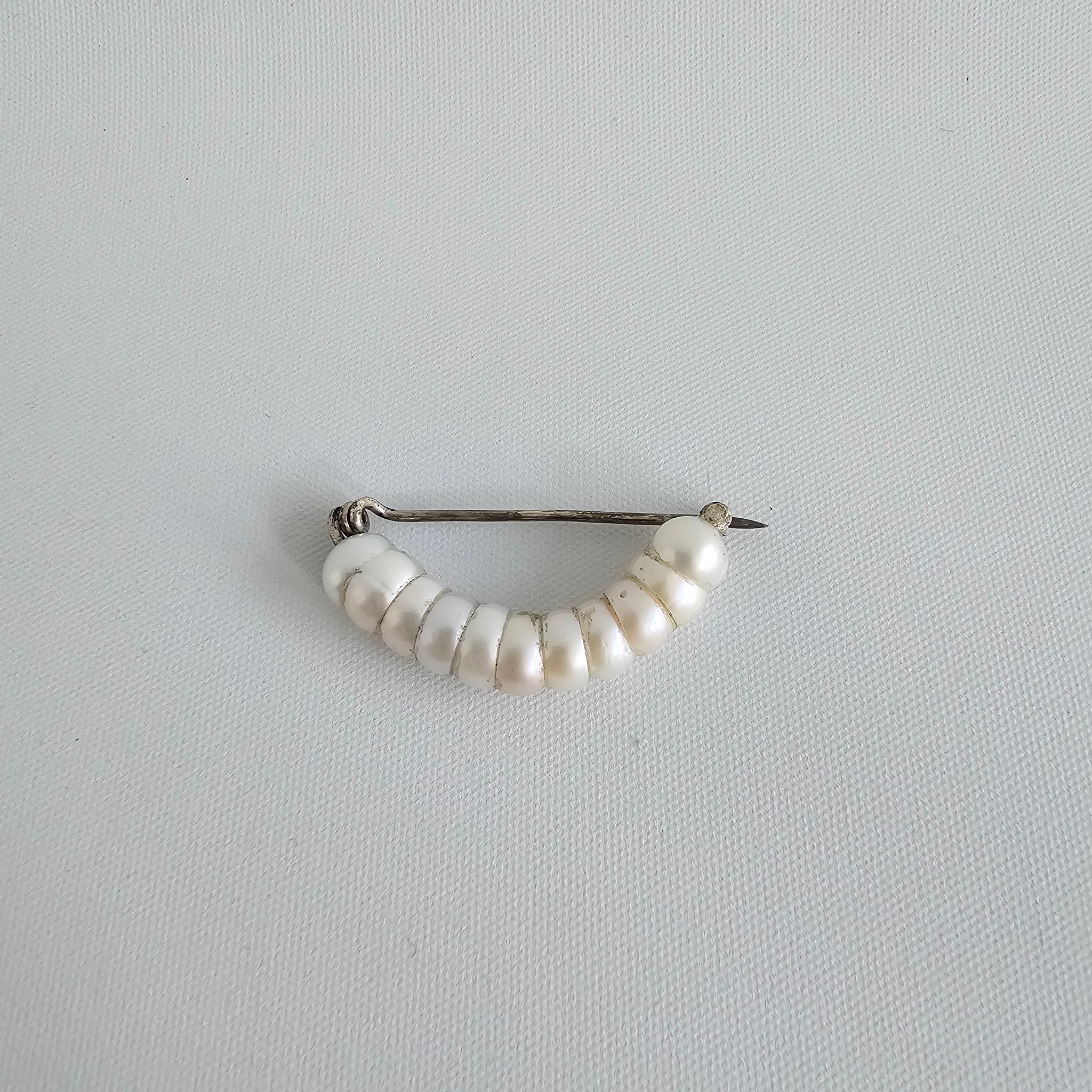 Huhu brooch