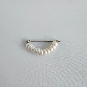 Huhu brooch