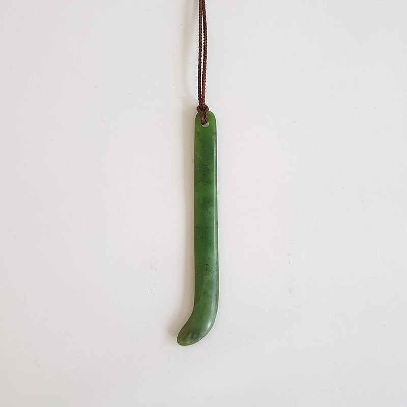 Kape pendant - kawakawa pounamu