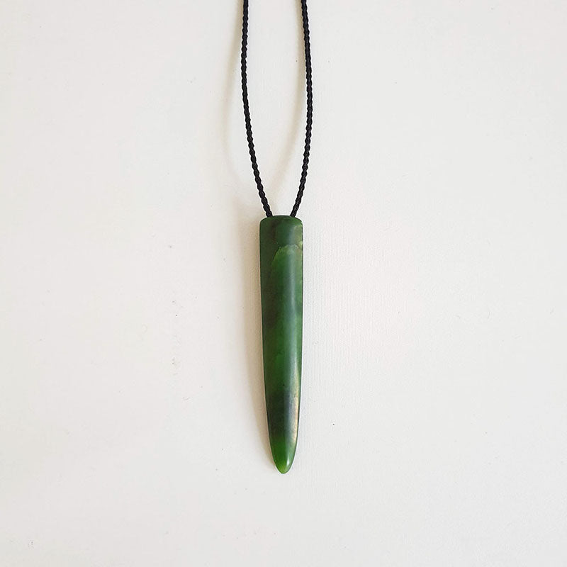 Taiaha Tongue pendant - kawakawa pounamu