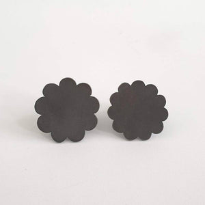 Putiputi Pango (black flower) Ring