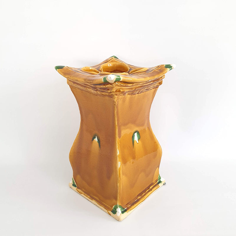 Square Golden vase with green dashes